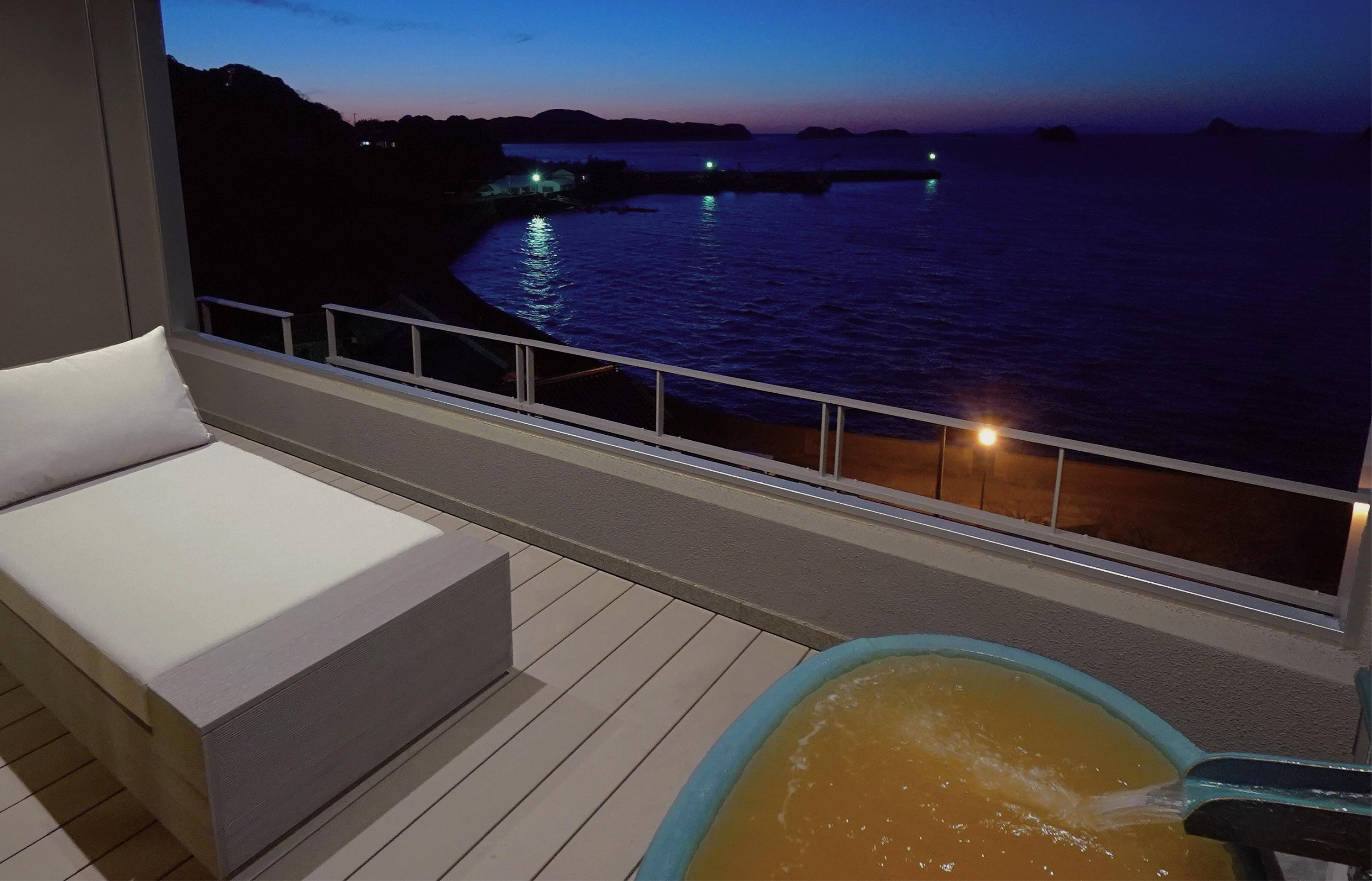 部屋で露天風呂に浸かる