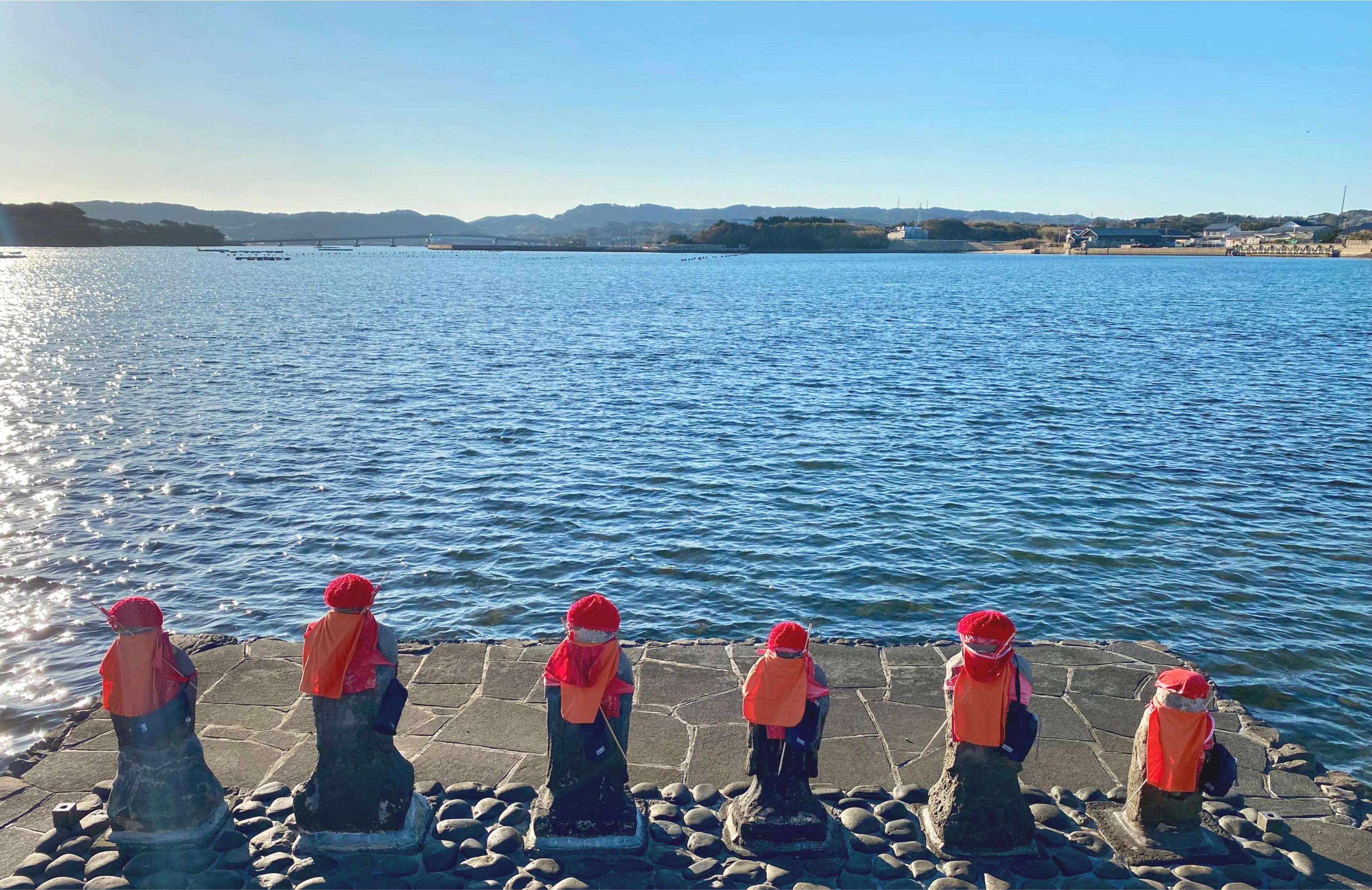 海を臨む、はらほげ地蔵
